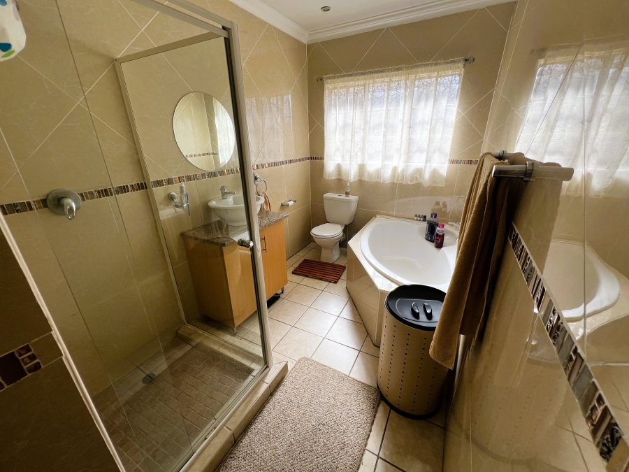 3 Bedroom Property for Sale in Flamwood North West